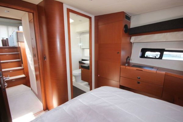 foto: 21 Prestige 590