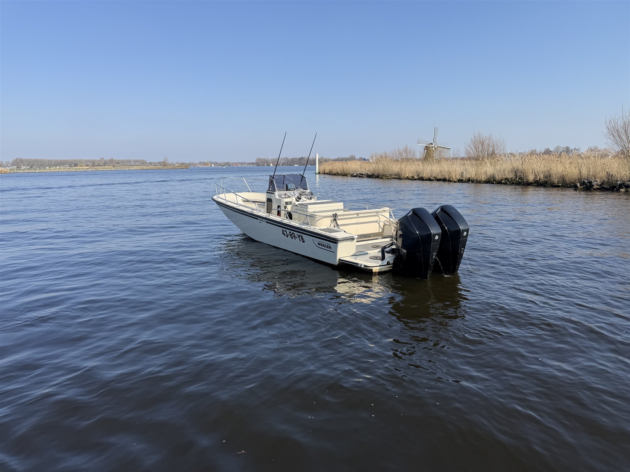 foto: 5 Boston Whaler OUTRAGE 25