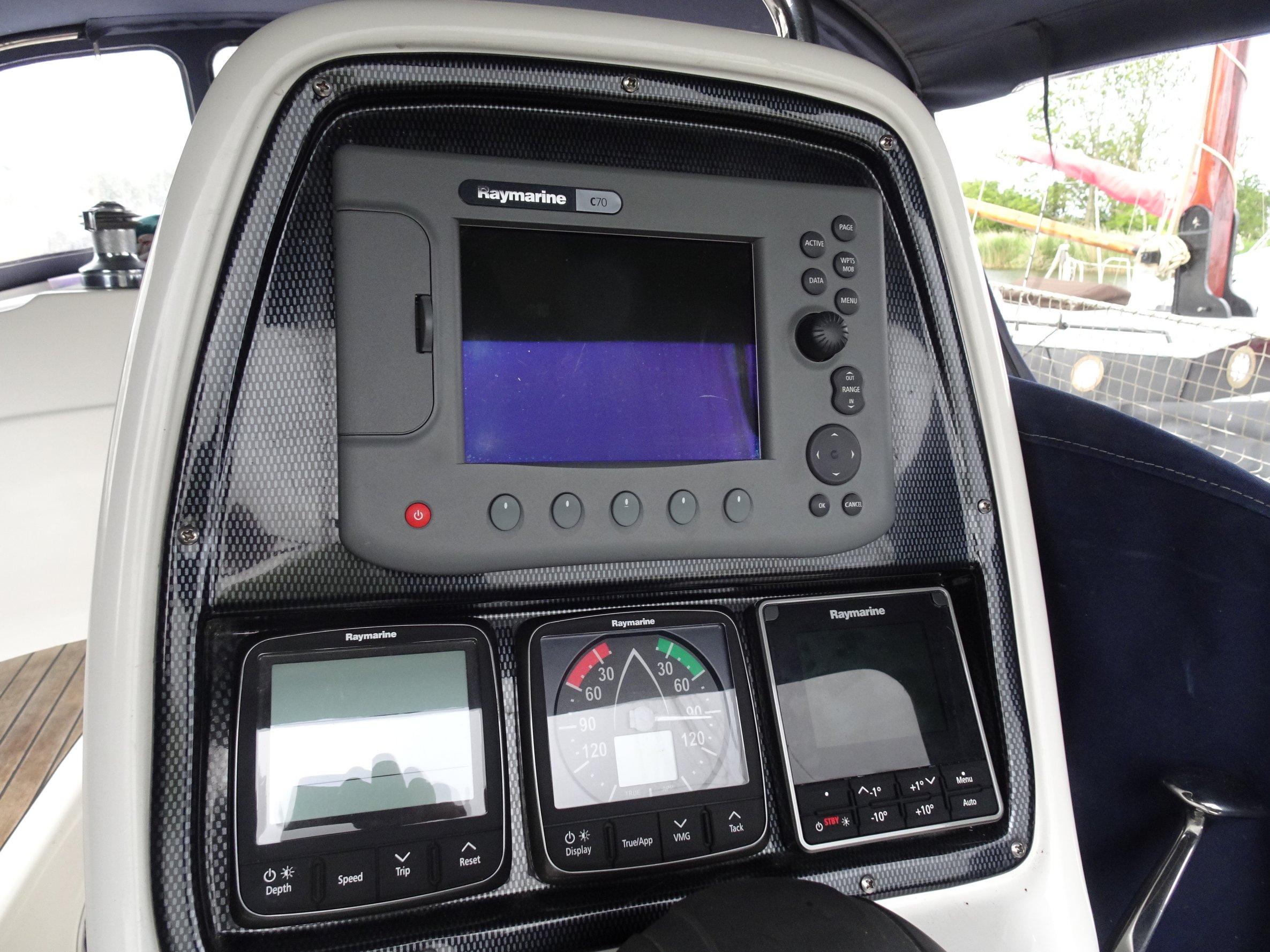 Bavaria 33 cruiser