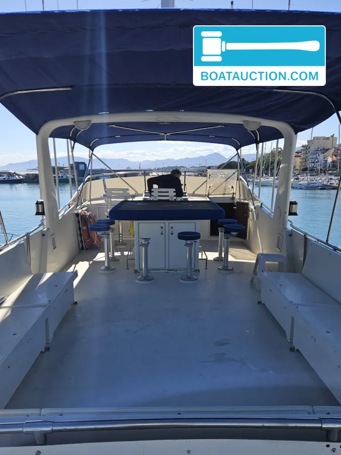 foto: 5 Hatteras 72