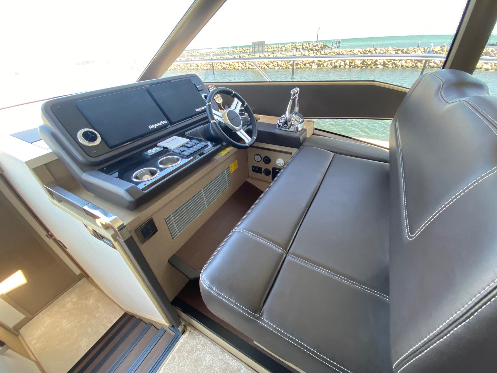 foto: 39 Prestige 590 Flybridge