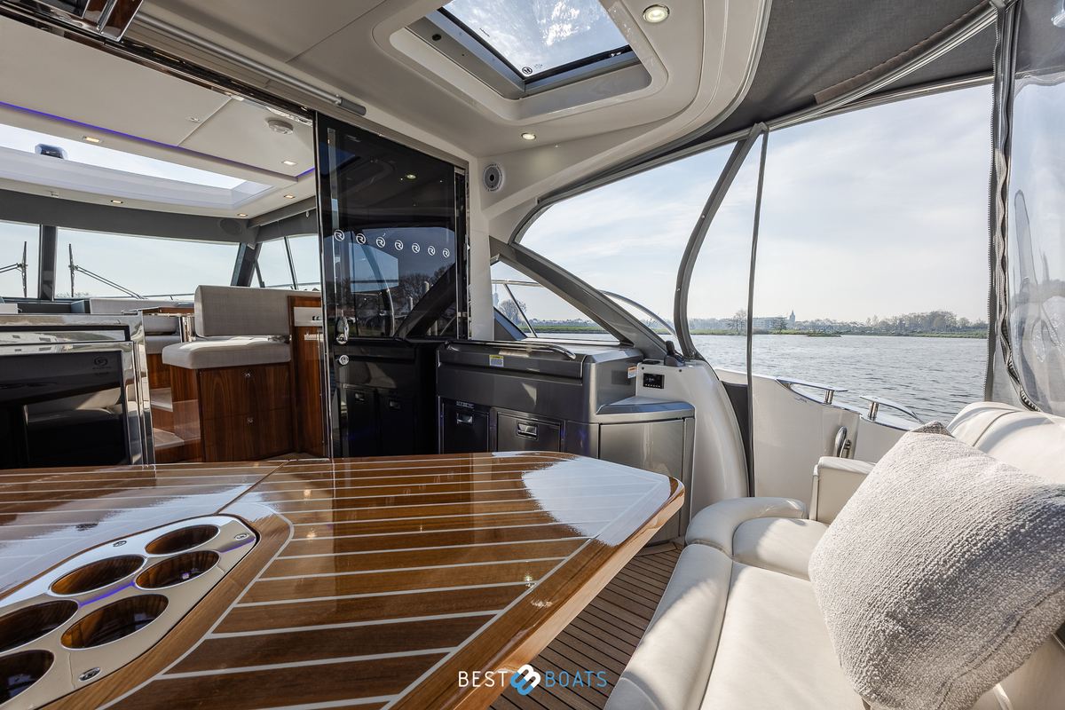 foto: 6 Riviera 4600 SPORT YACHT-PLATINUM EDITION