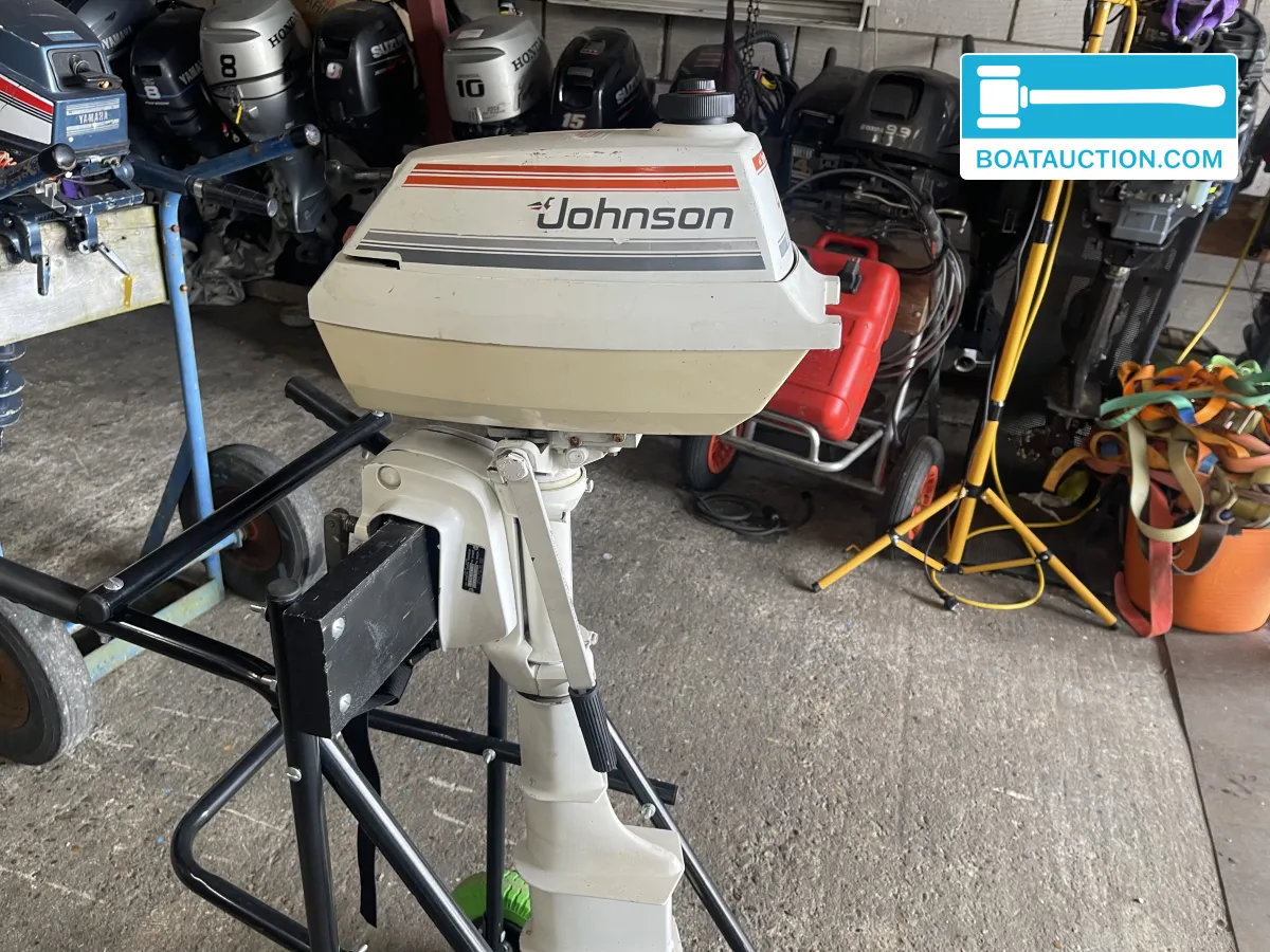 foto: 5 Johnson buitenboordmotor