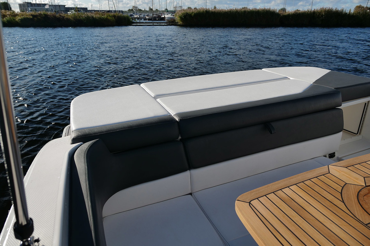 foto: 5 Sea Ray SPX 230