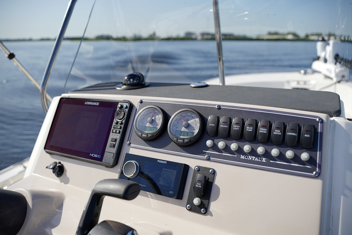 foto: 62 Boston Whaler 210 Montauk