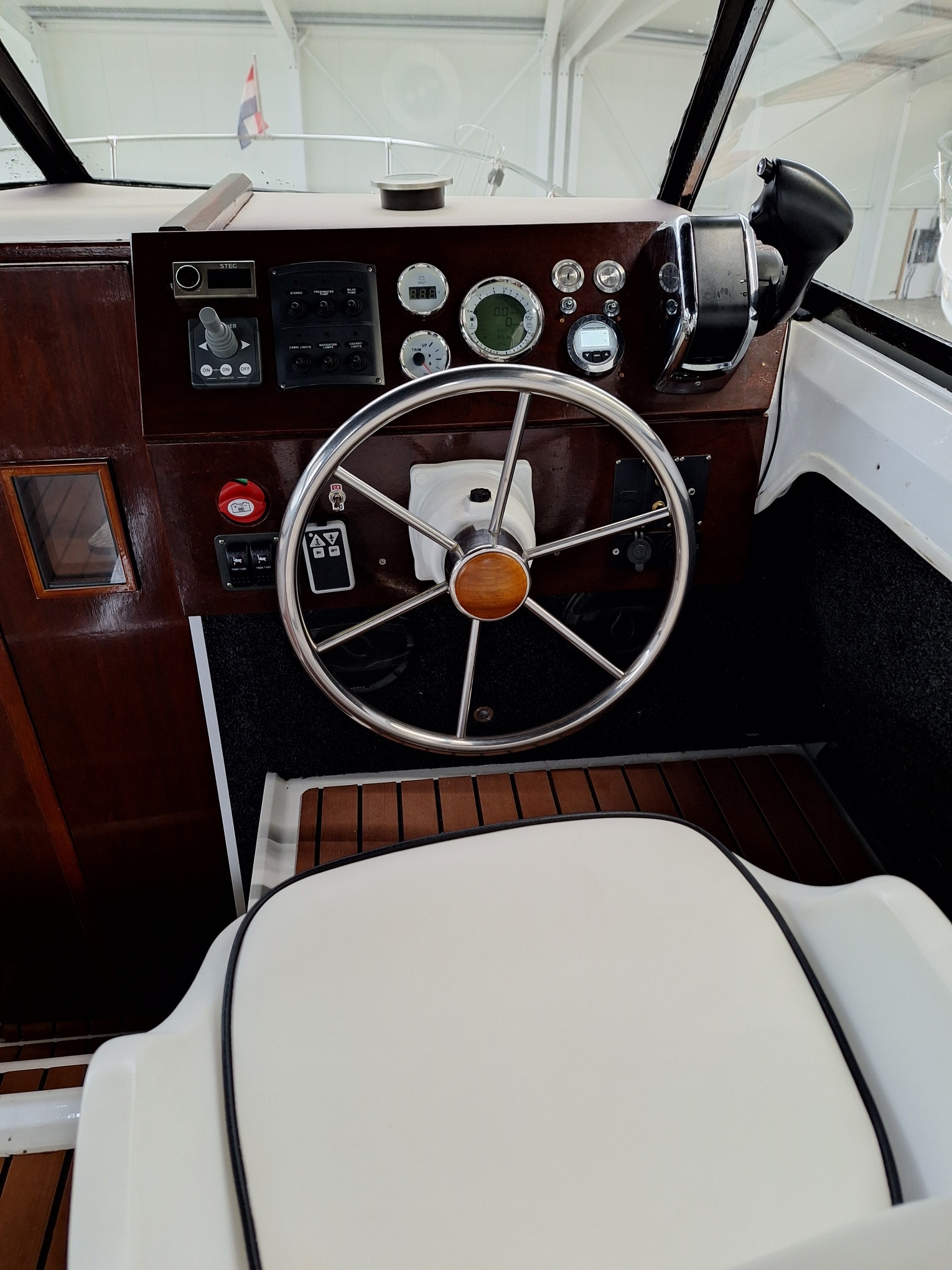 foto: 4 Bayliner 2550 Saratoga