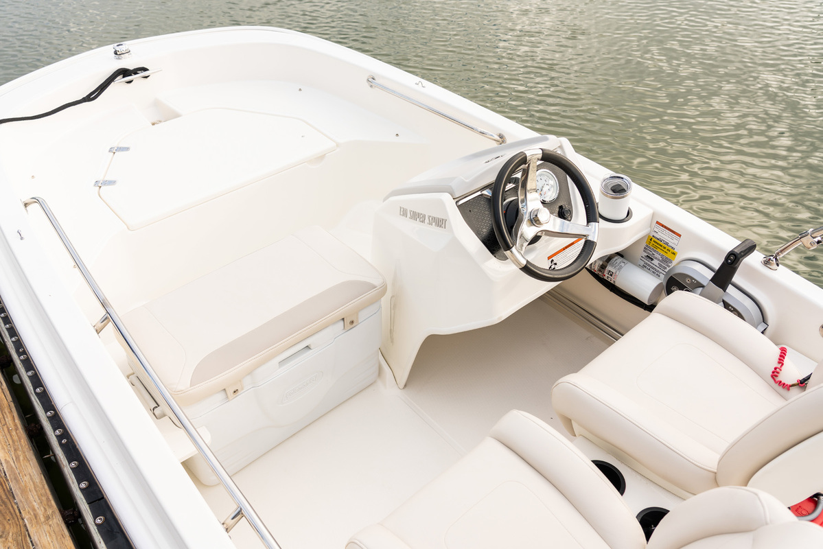 foto: 6 Boston Whaler 130 Super Sport