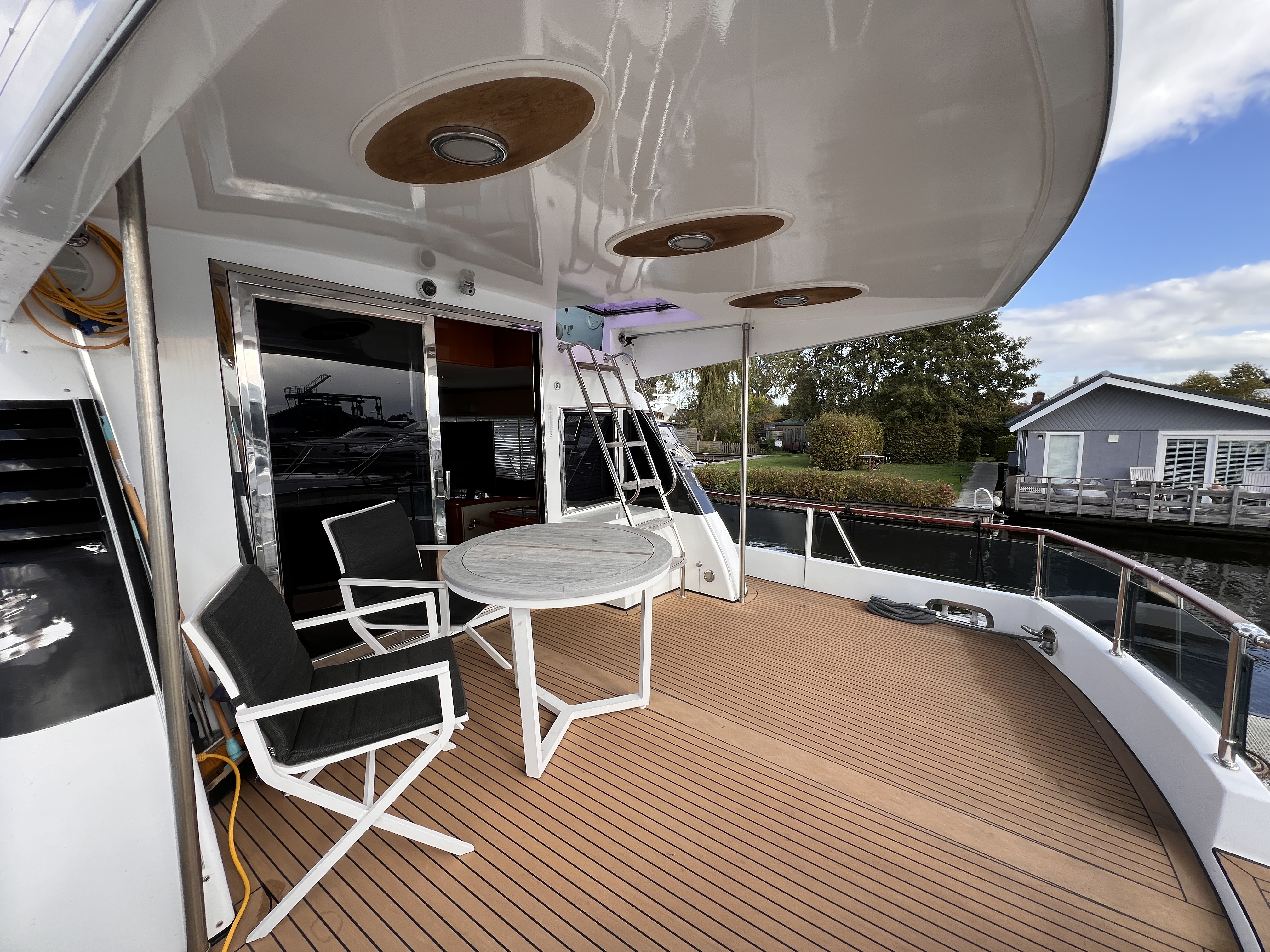 foto: 4 Monte Fino 64 ( varend woonschip )