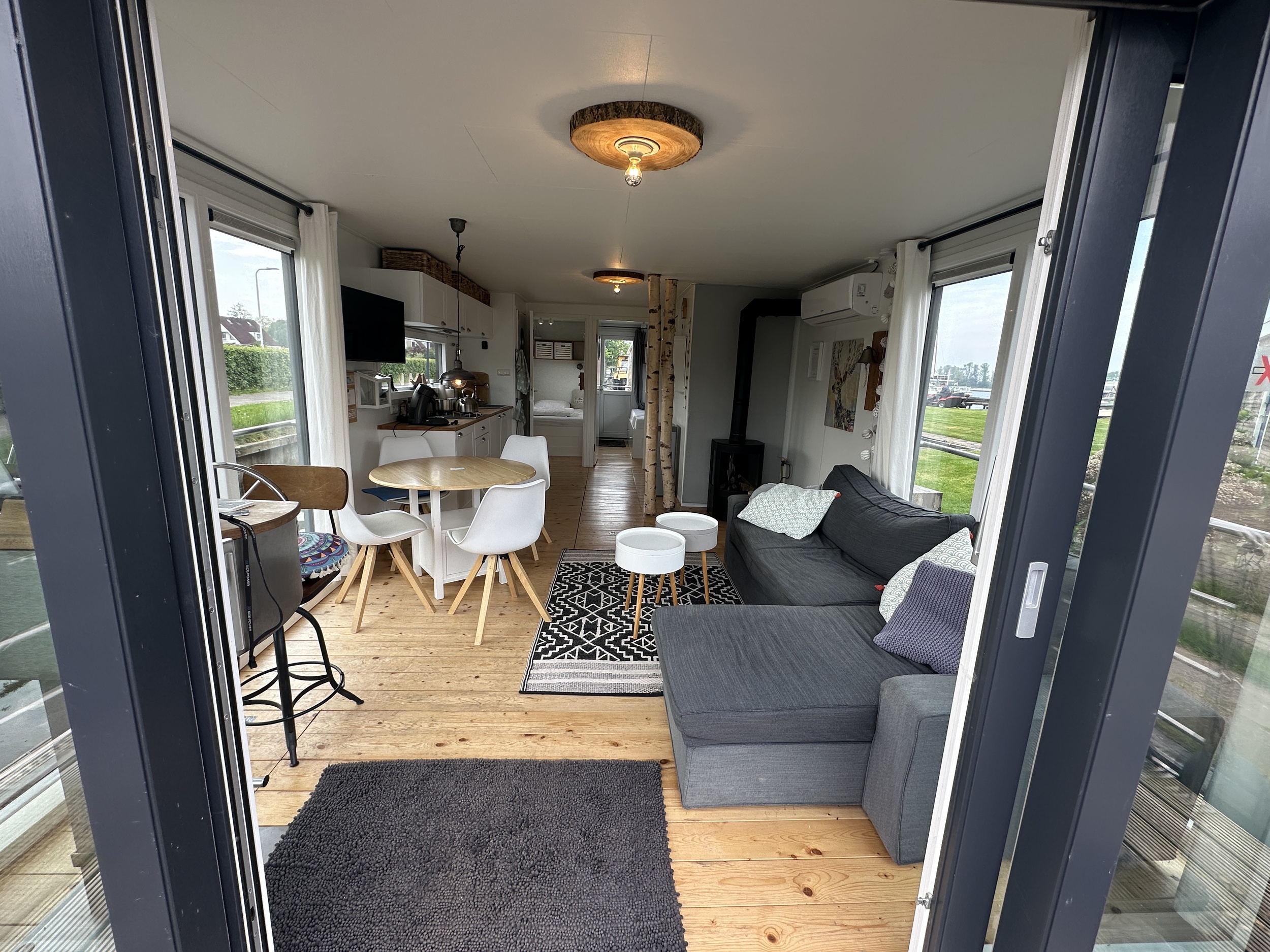 foto: 4 Lotus Houseboats 12 XT - Boven Besturing