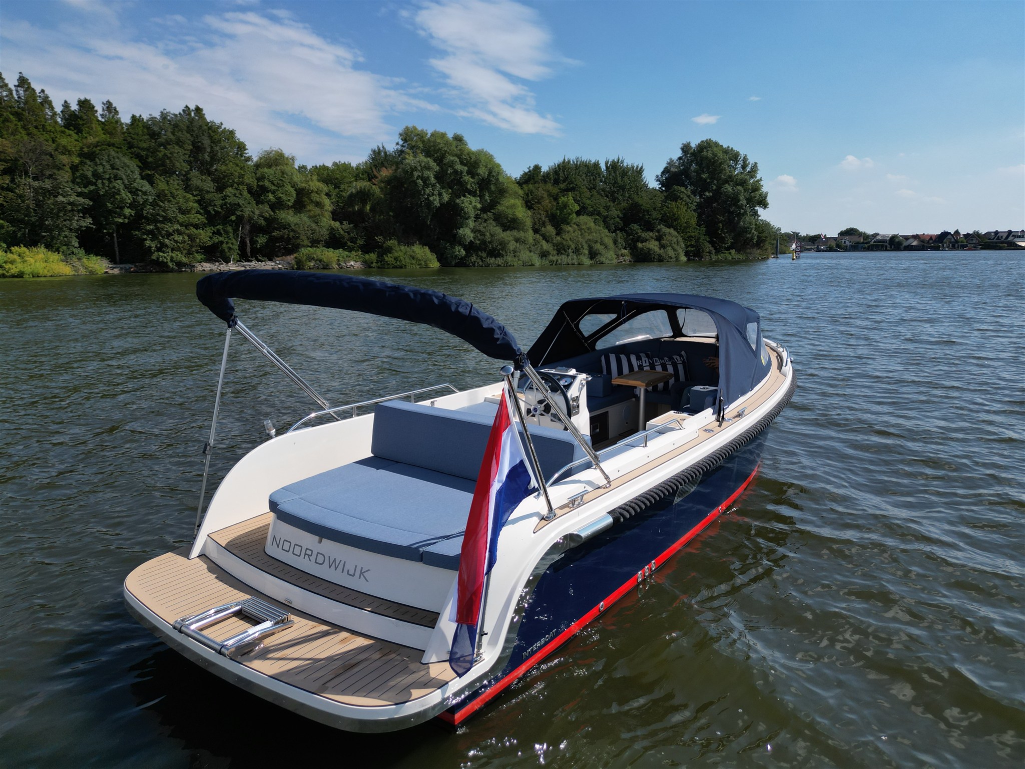 foto: 39 Interboat Intender 750 Cabin