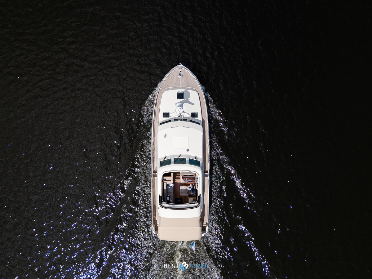 foto: 4 Linssen Grand Sturdy 450 AC Variotop