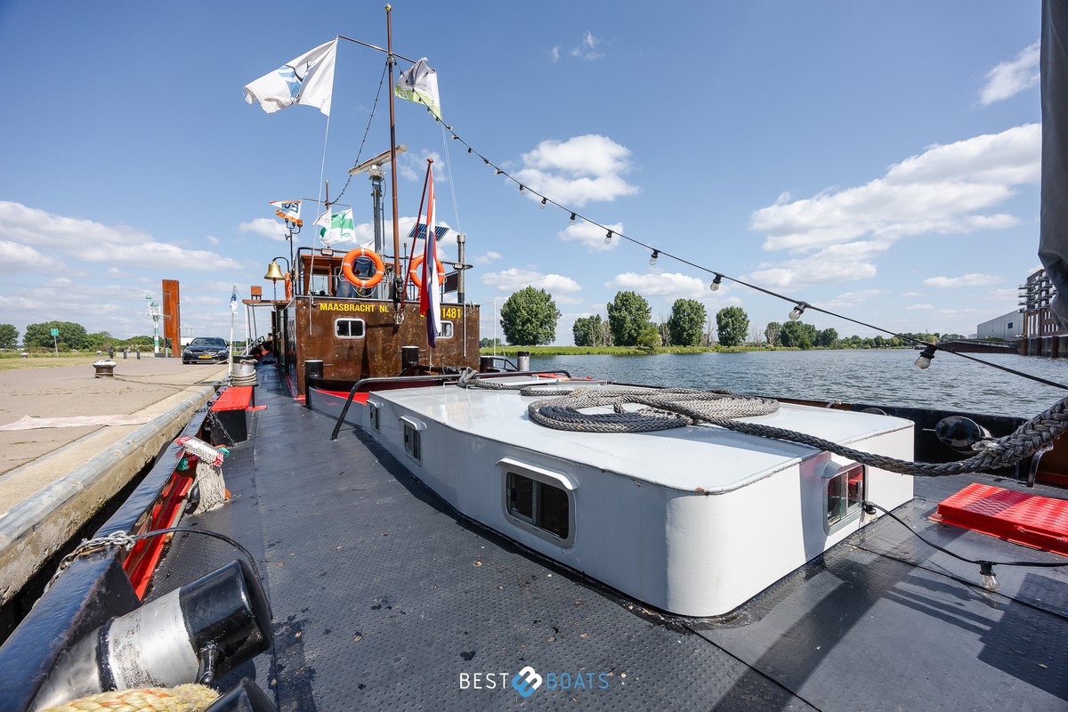 foto: 5 Sleepboot Limburgia
