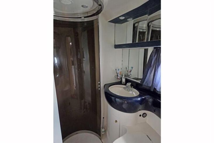 foto: 6 Princess 420 Fly