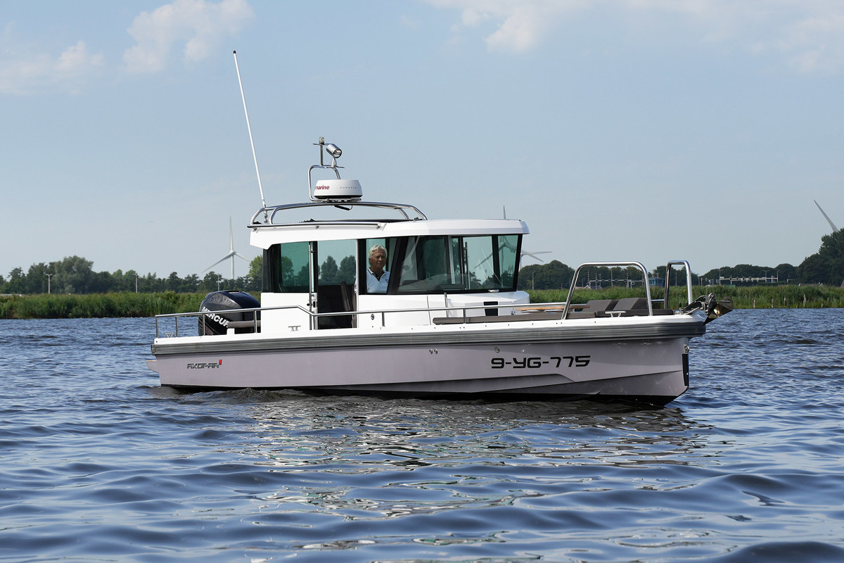 Axopar 28 Cabin