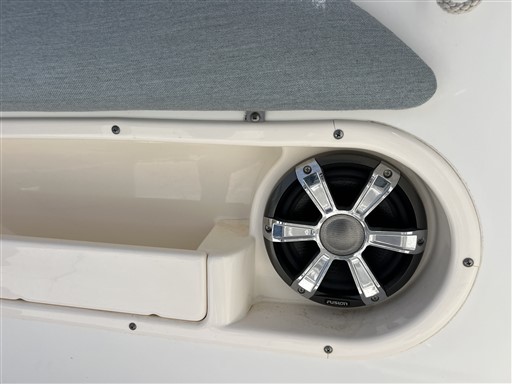 foto: 6 Boston Whaler 320 Outrage - 2X Mercury Verado 250