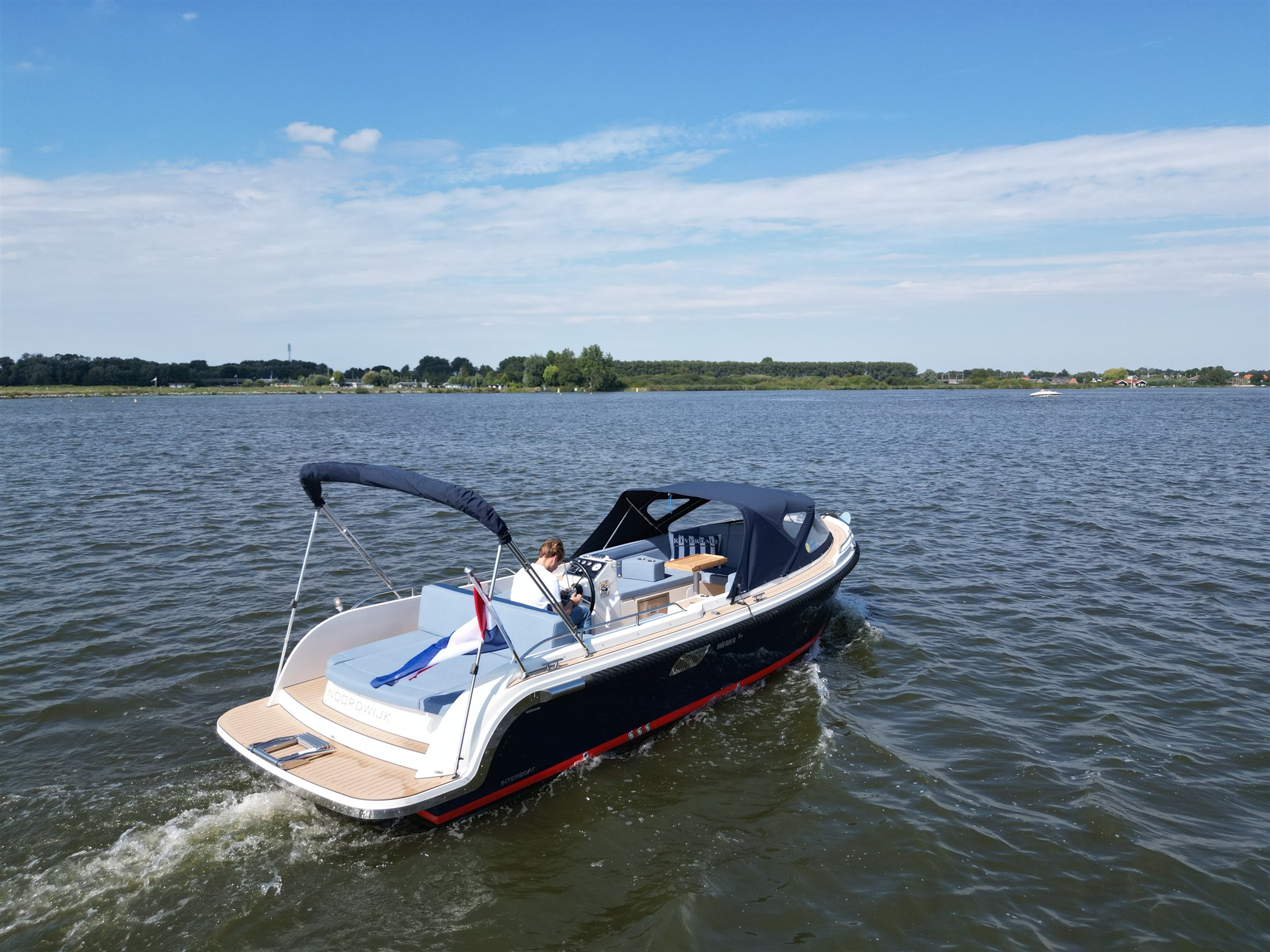 foto: 4 Interboat Intender 750 Cabin
