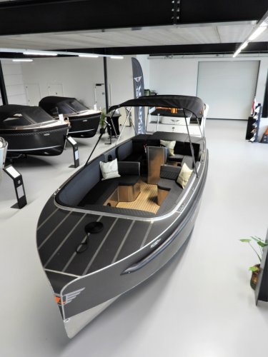 foto: 25 Luxury Alu Tender 65