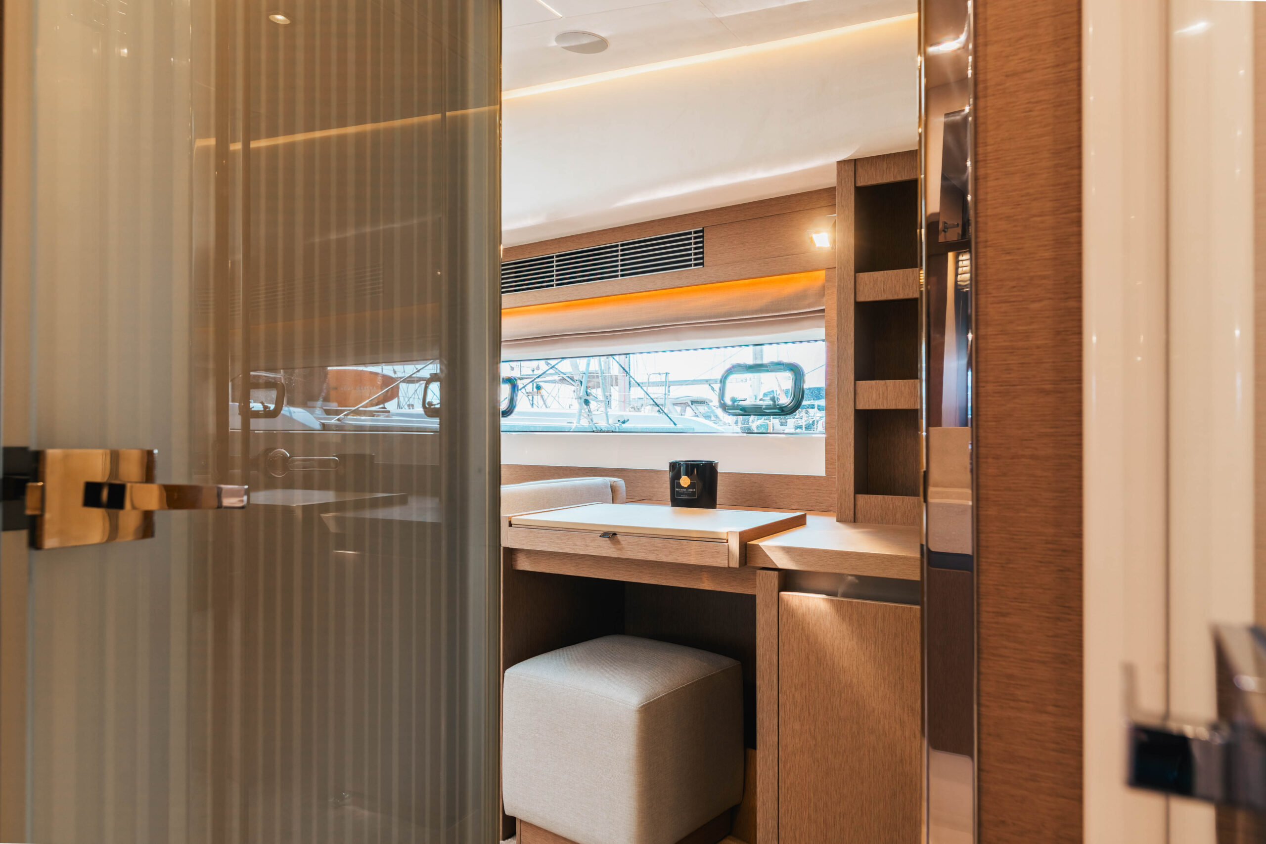 foto: 8 Prestige 690 flybridge