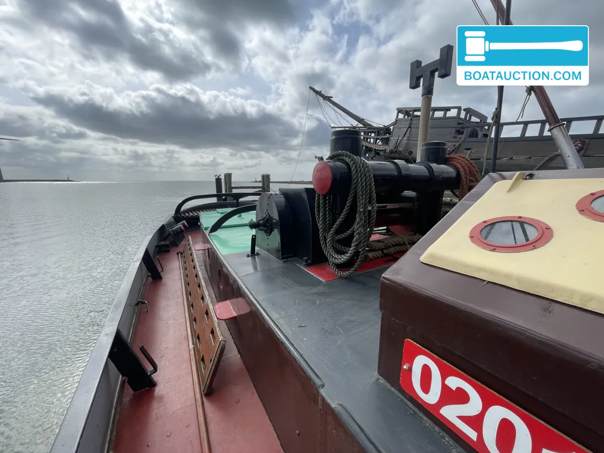 foto: 4 Sleepboot 2200