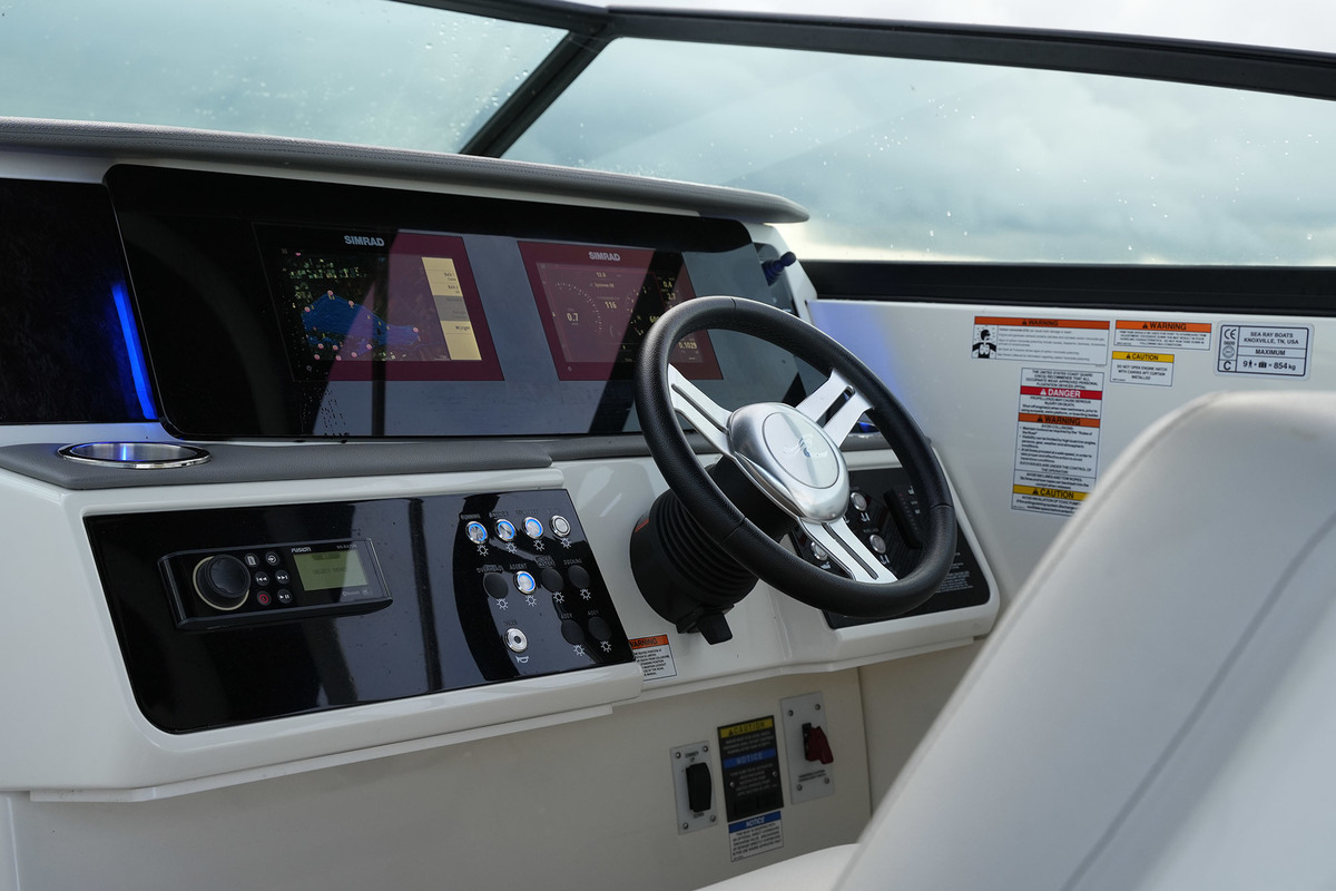 foto: 5 Sea Ray Sundancer 290