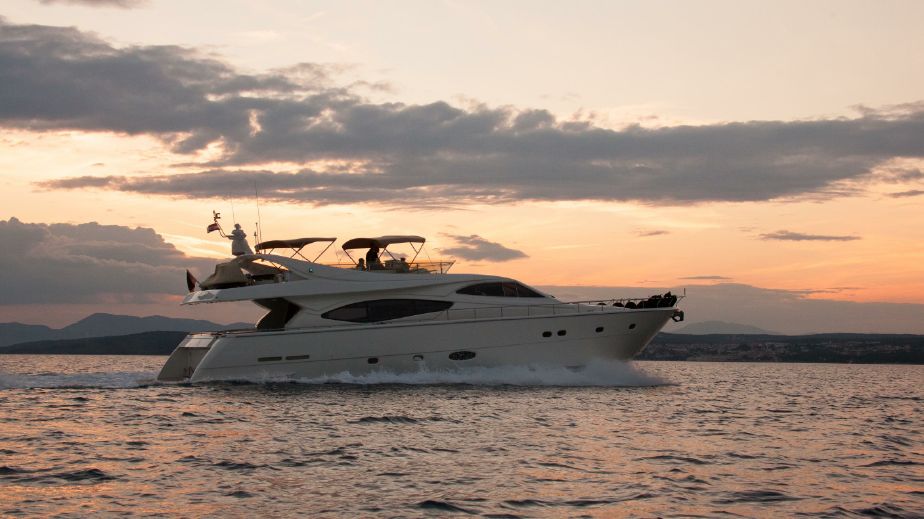 foto: 5 Ferretti  760