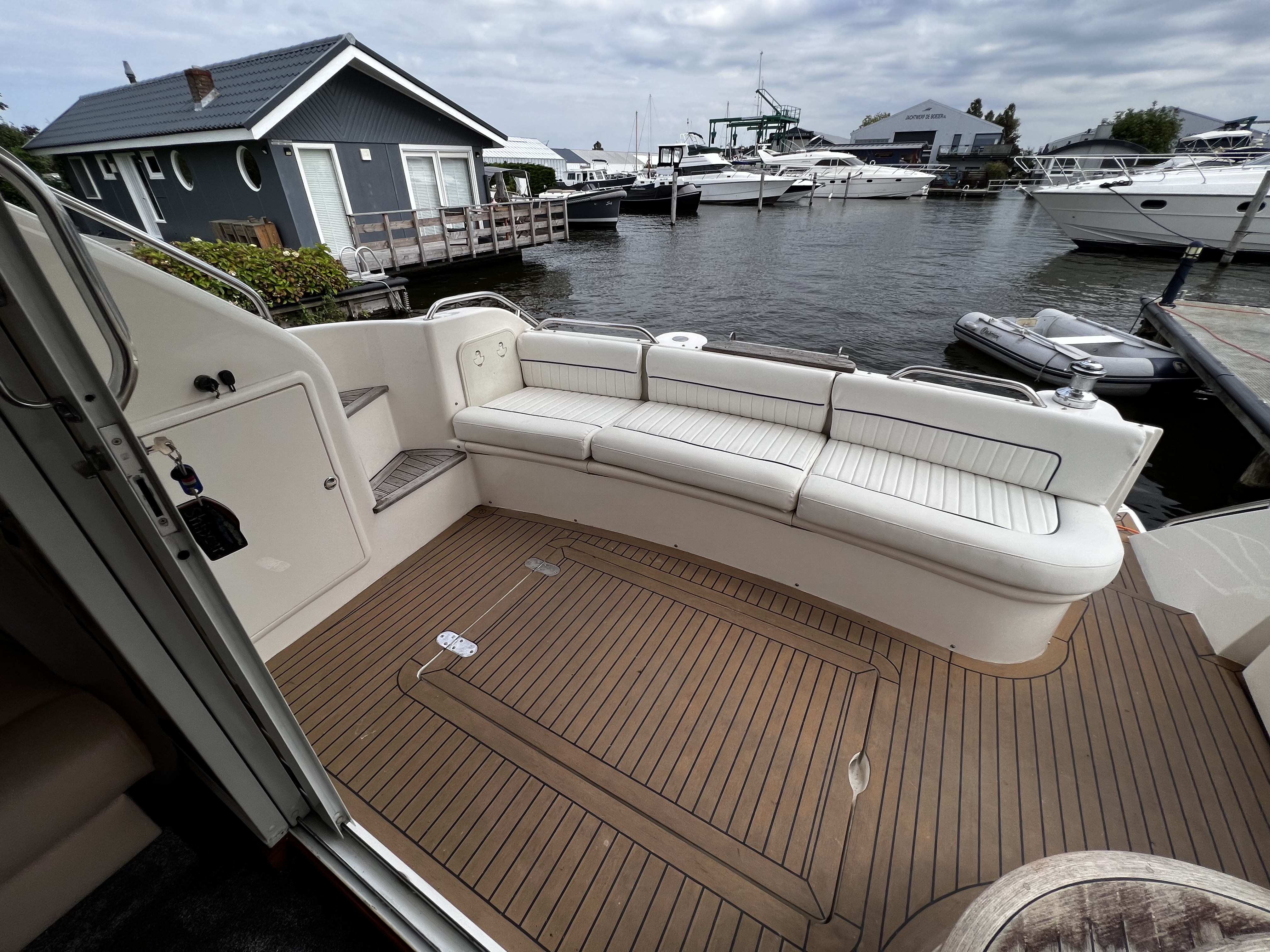 foto: 4 Fairline Phantom 42