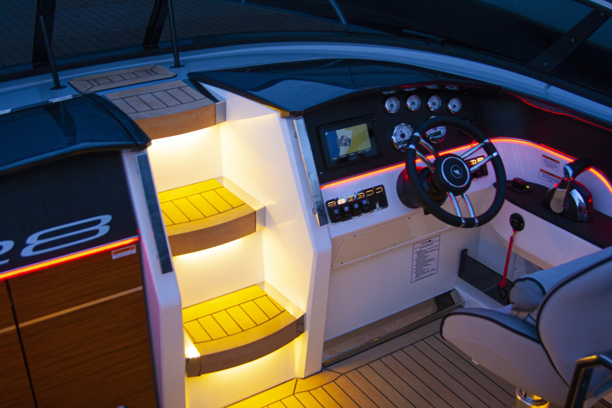 foto: 32 Alfastreet Marine 28 Cabin Electric