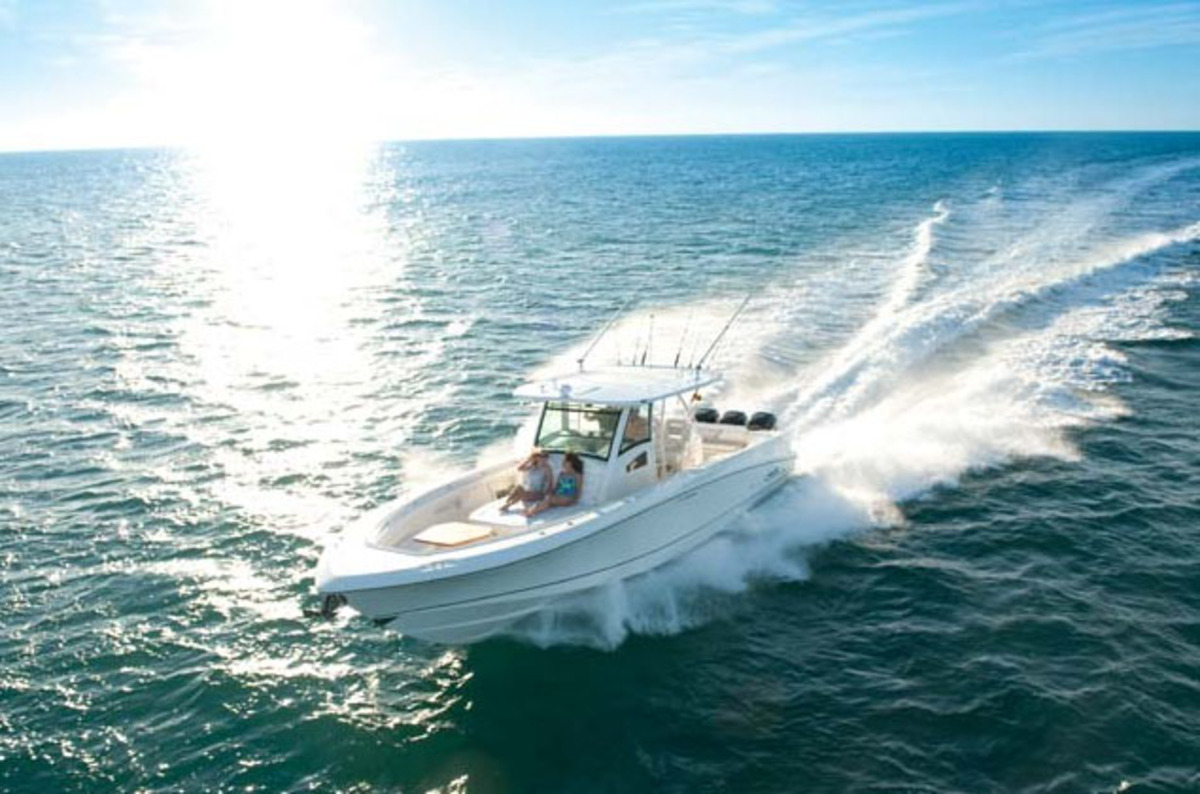foto: 27 Boston Whaler 380 Outrage