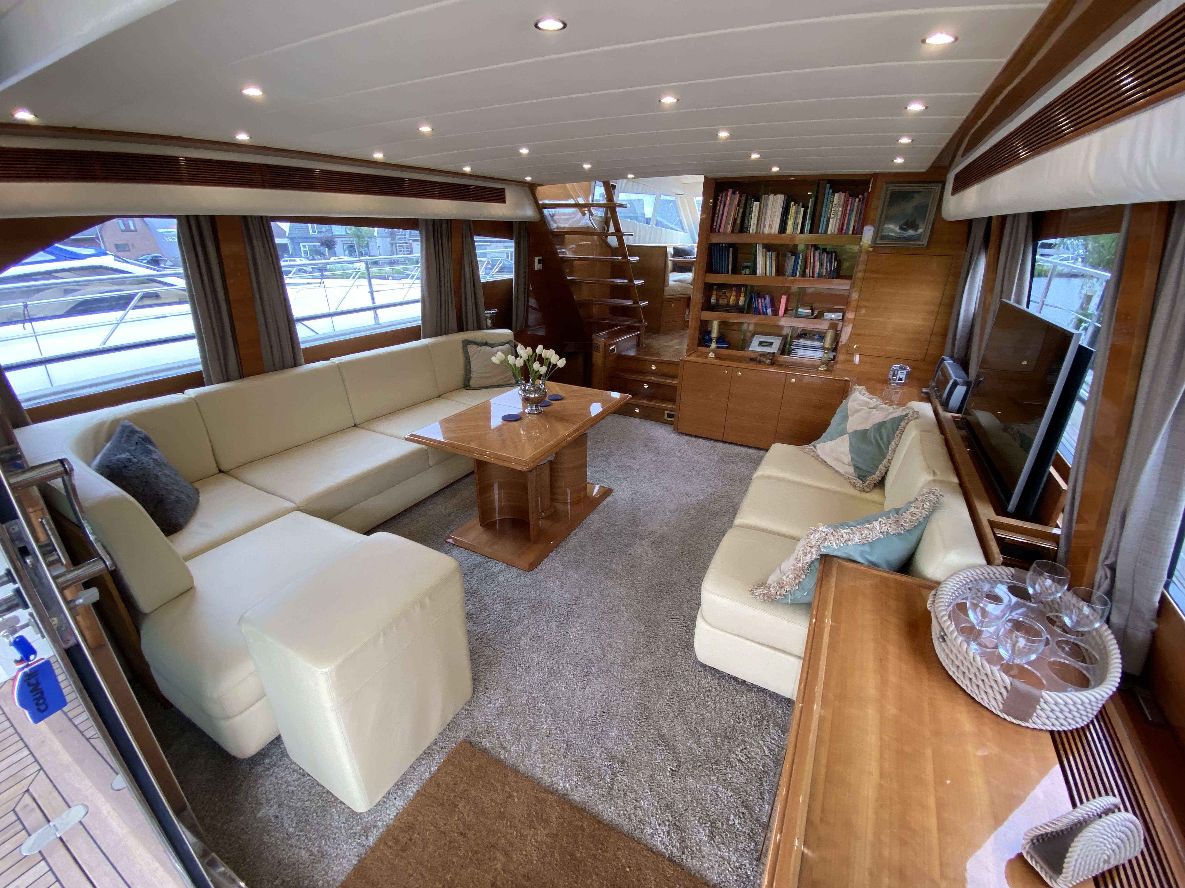 foto: 6 Guy Couach 2200