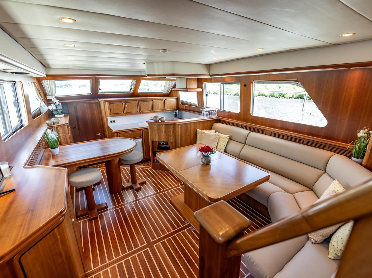 foto: 8 Linssen  Grand Sturdy 500 Variotop