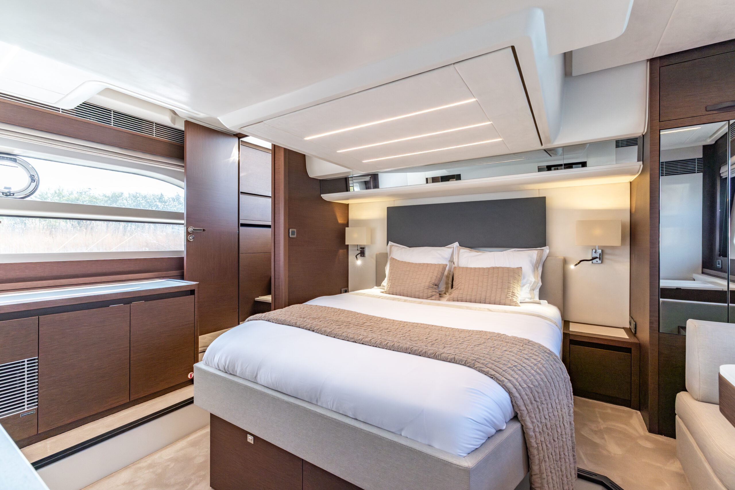 foto: 6 Prestige 590
