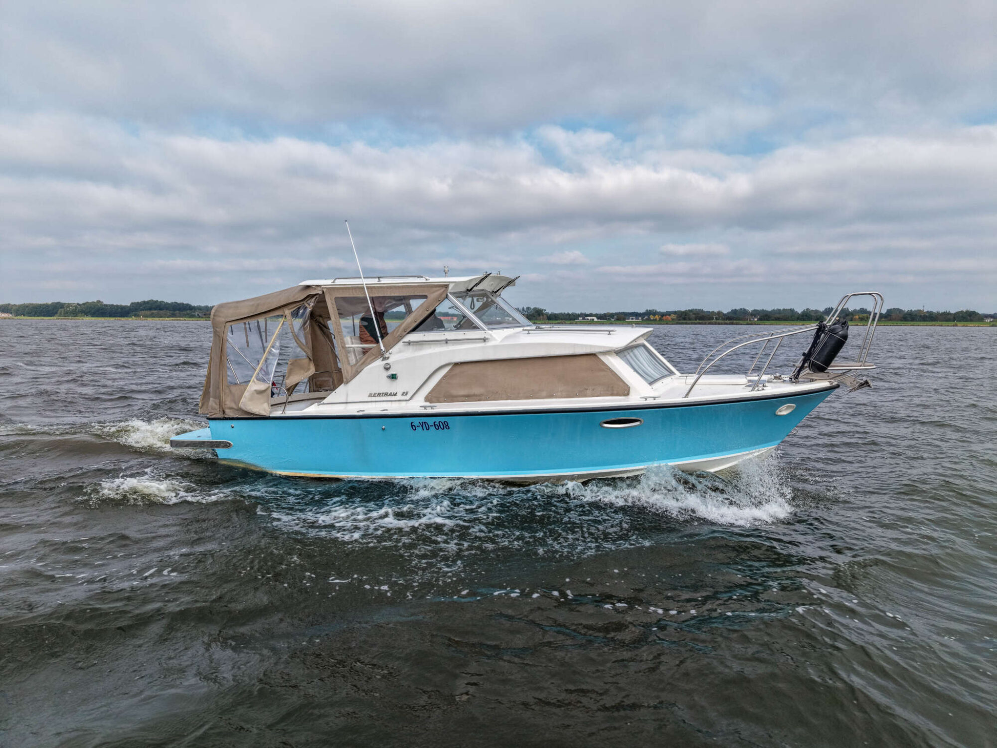 Bertram Bertram 25 Express Cruiser