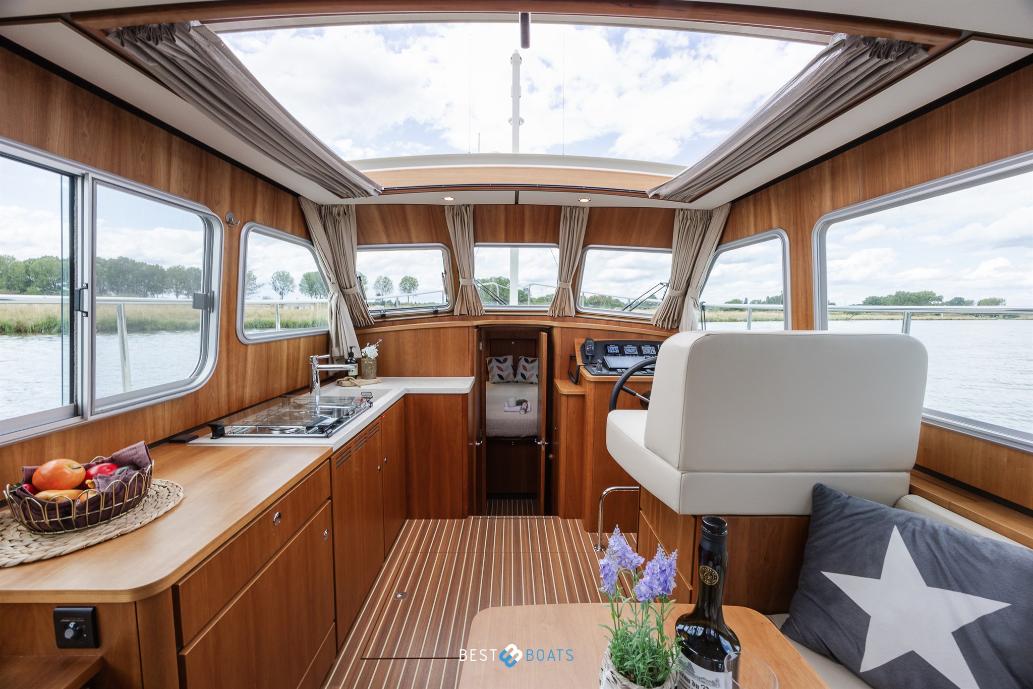 foto: 4 Linssen Grand Sturdy 35.0 Sedan