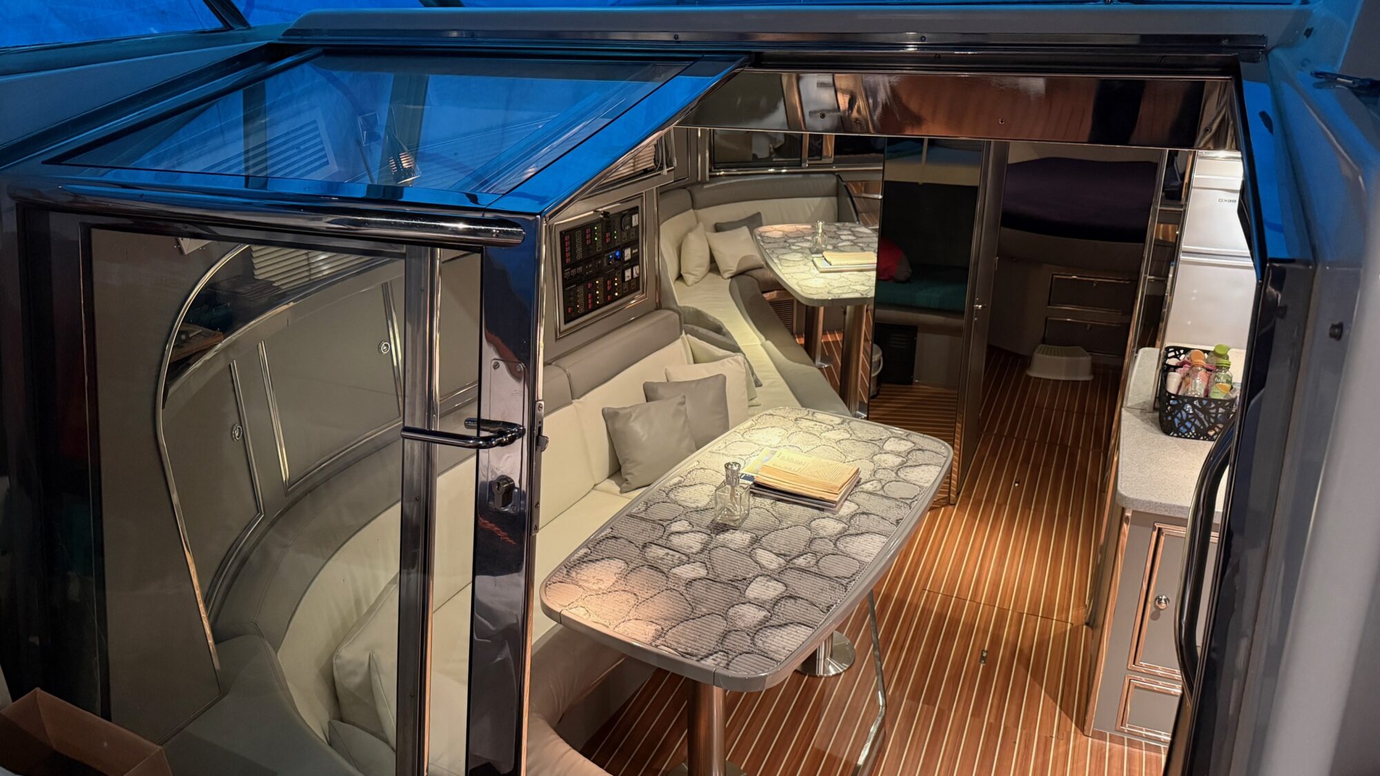 foto: 56 Sea Ray Sea Ray 400 Express Cruiser