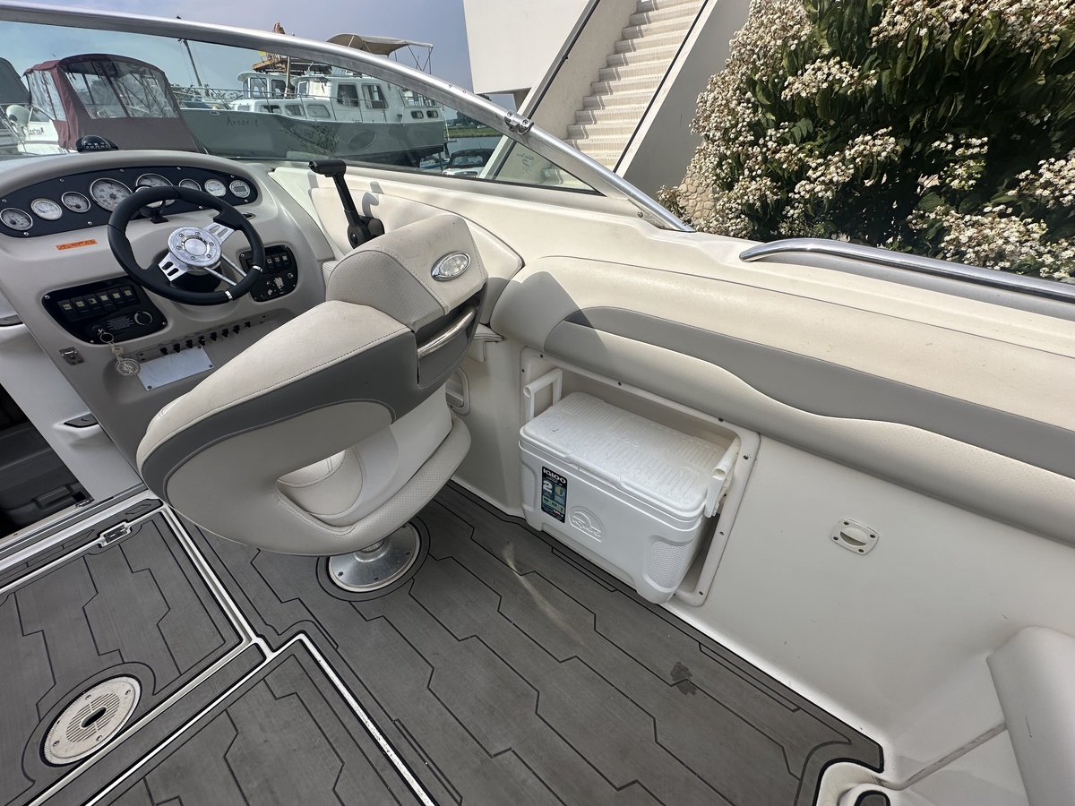 foto: 5 Chaparral 325 SSI