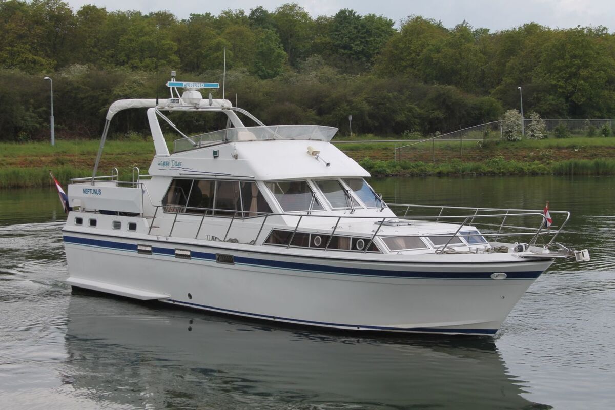 hoofdfoto: 1 Neptunus 133 Flybridge
