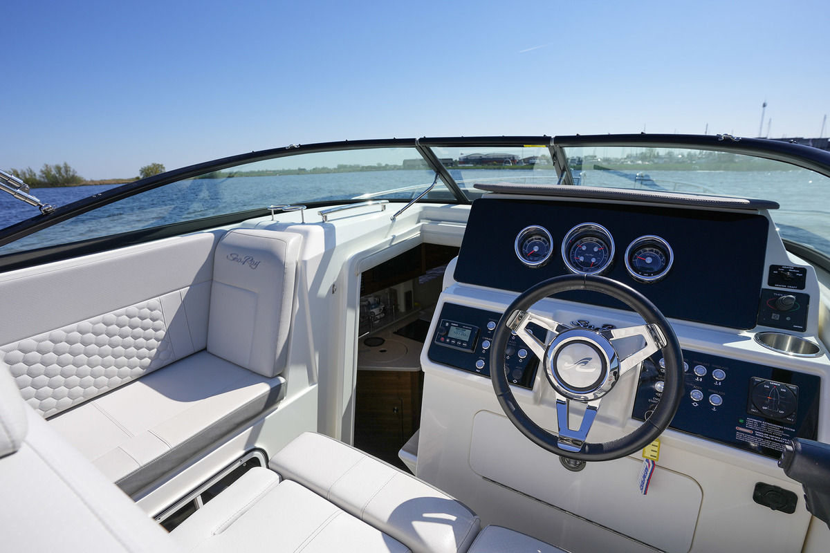 foto: 7 Sea Ray Sundancer 265