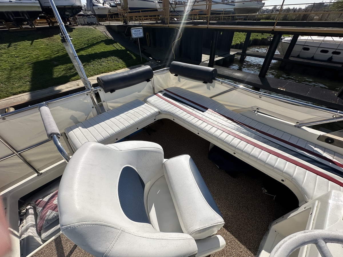 foto: 4 Fairline  31 Corniche 