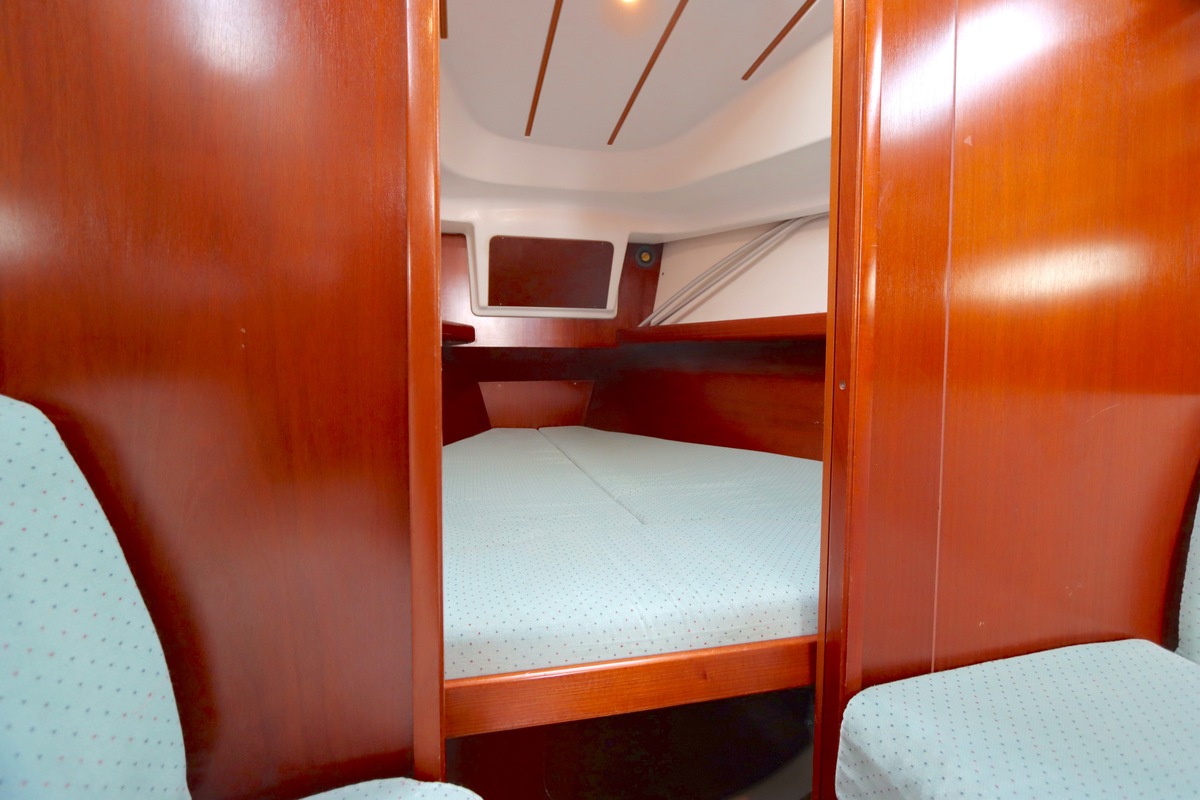 foto: 4 Beneteau Oceanis Clipper 331 Lifting keel