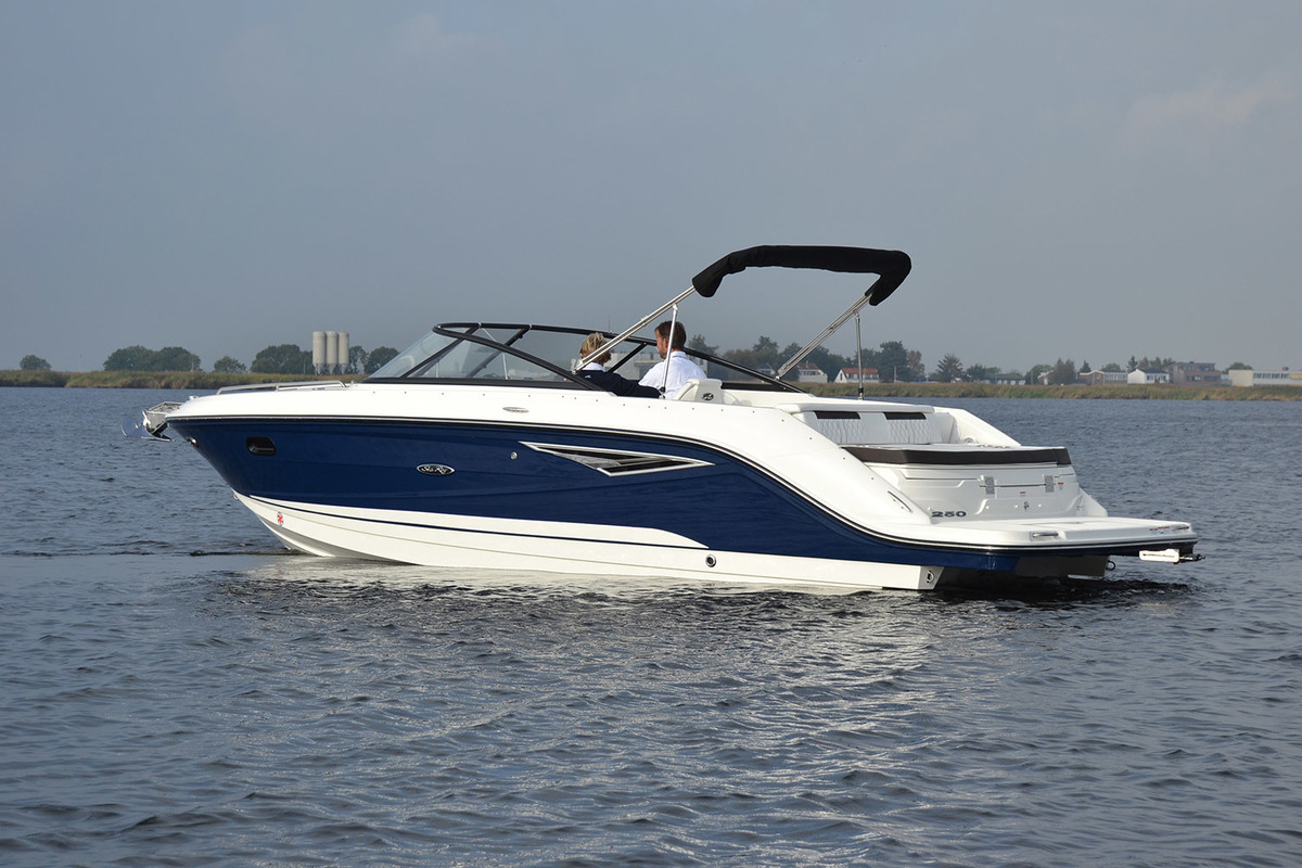 foto: 6 Sea Ray Sun Sport 250