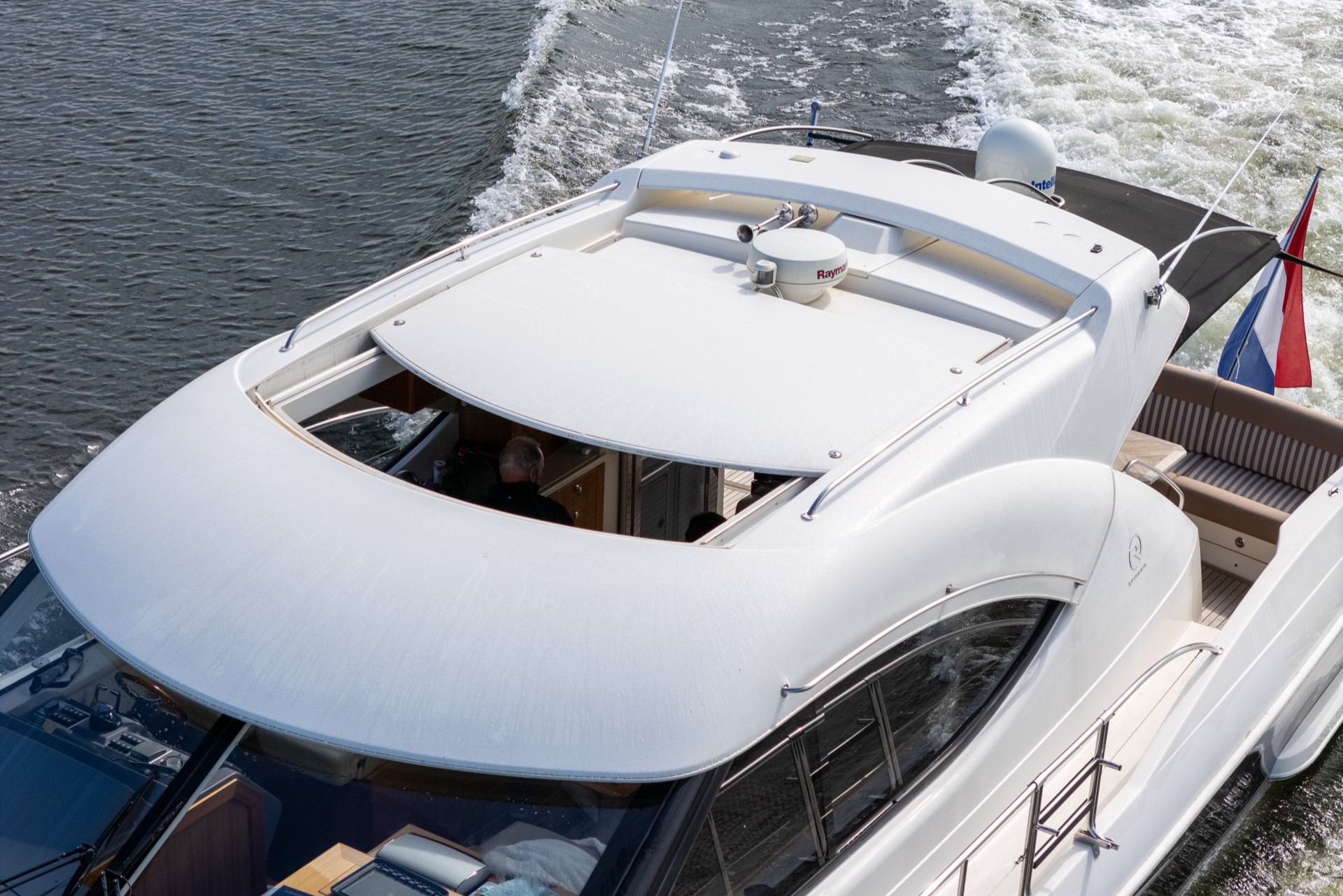 foto: 33 Rivièra 4700 Sport Yacht