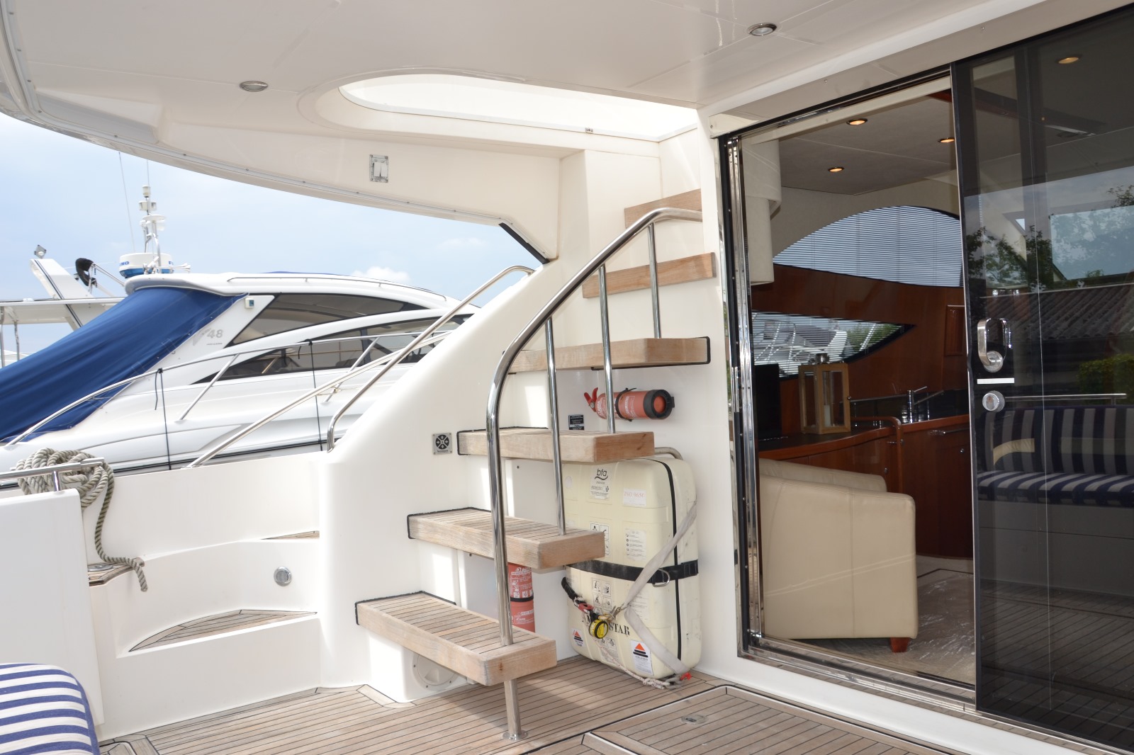 foto: 5 Fairline Phantom 46