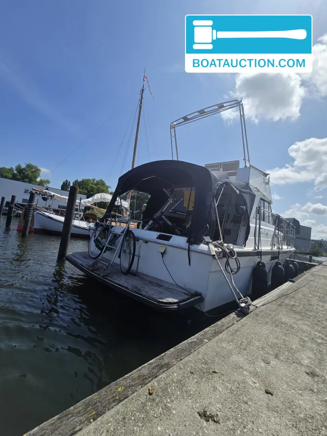 Chris Craft Commander 37