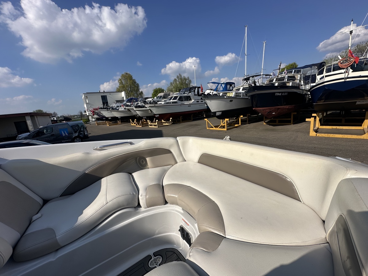 foto: 4 Crownline E6