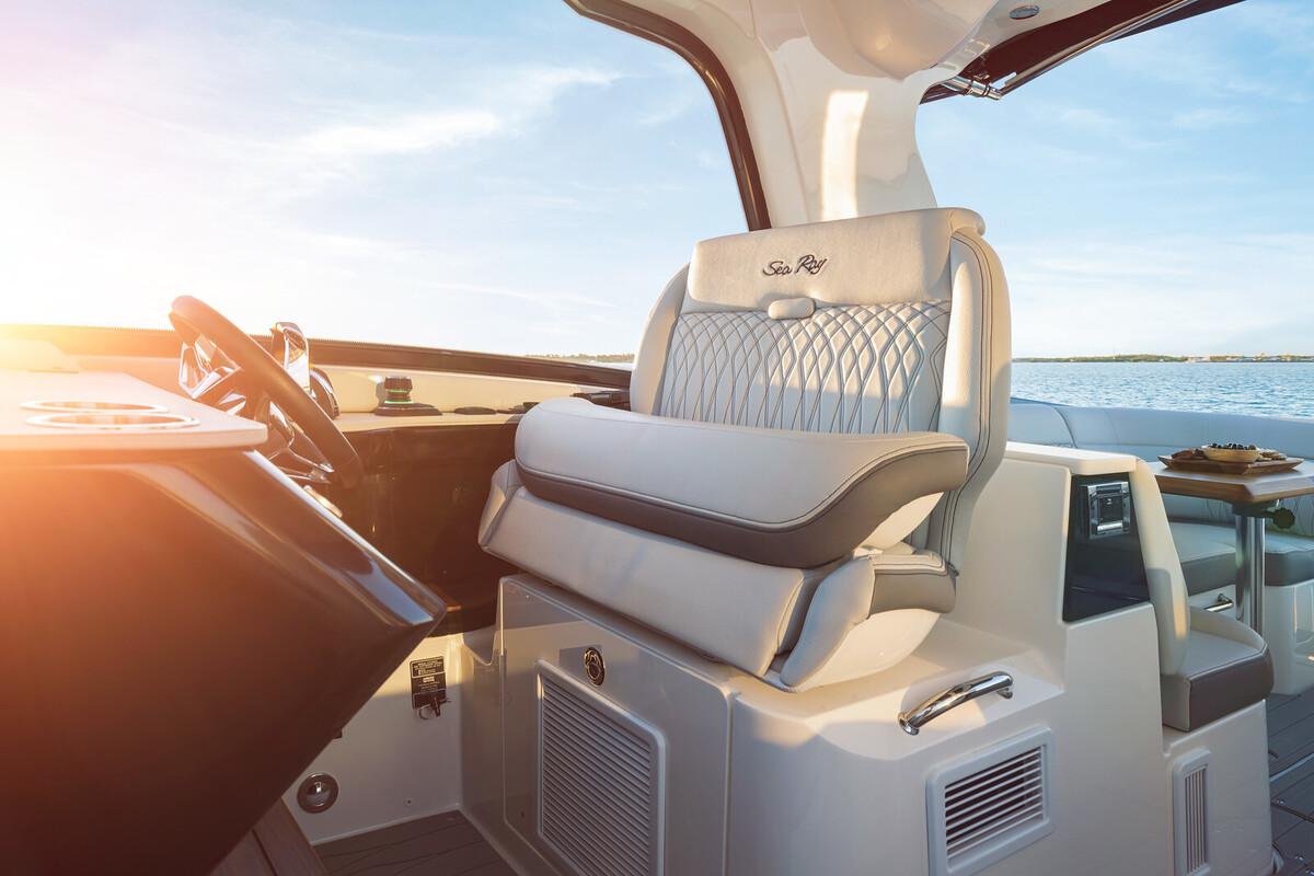 foto: 6 Sea Ray Sundancer 370