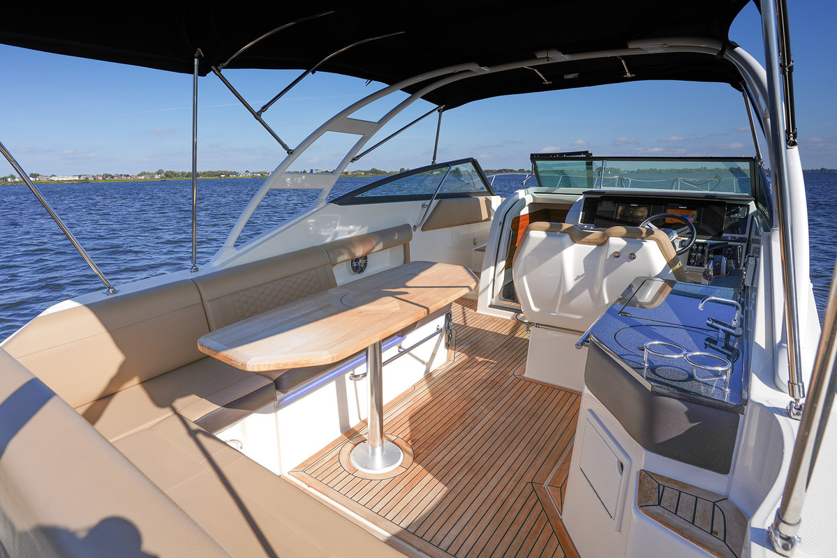 foto: 5 Sea Ray Sundancer 290