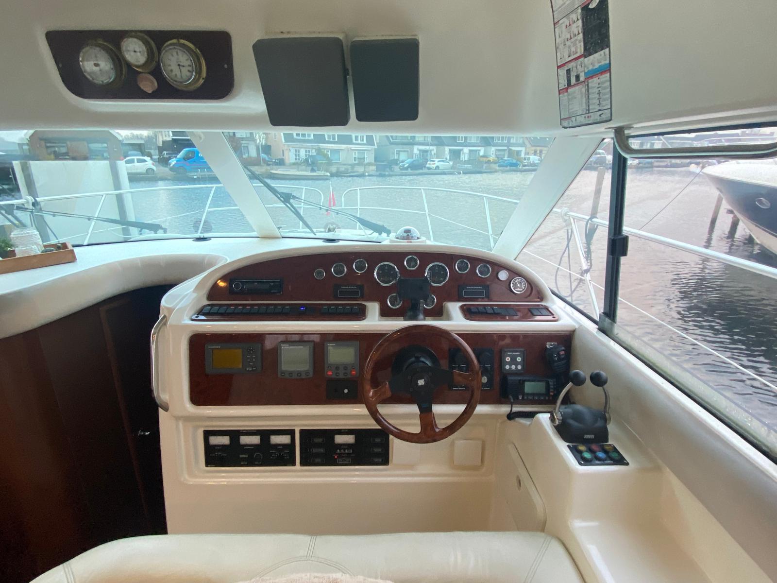 foto: 6 Jeanneau Prestige 36 Fly