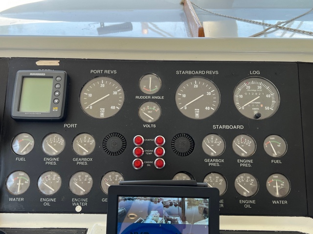 foto: 6 Whitewater Whitewater Wolfe 46 Flybridge