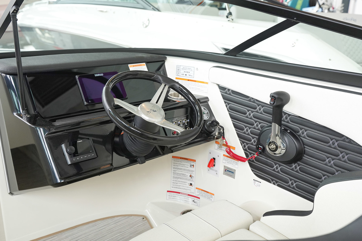 foto: 5 Sea Ray SPX 210 