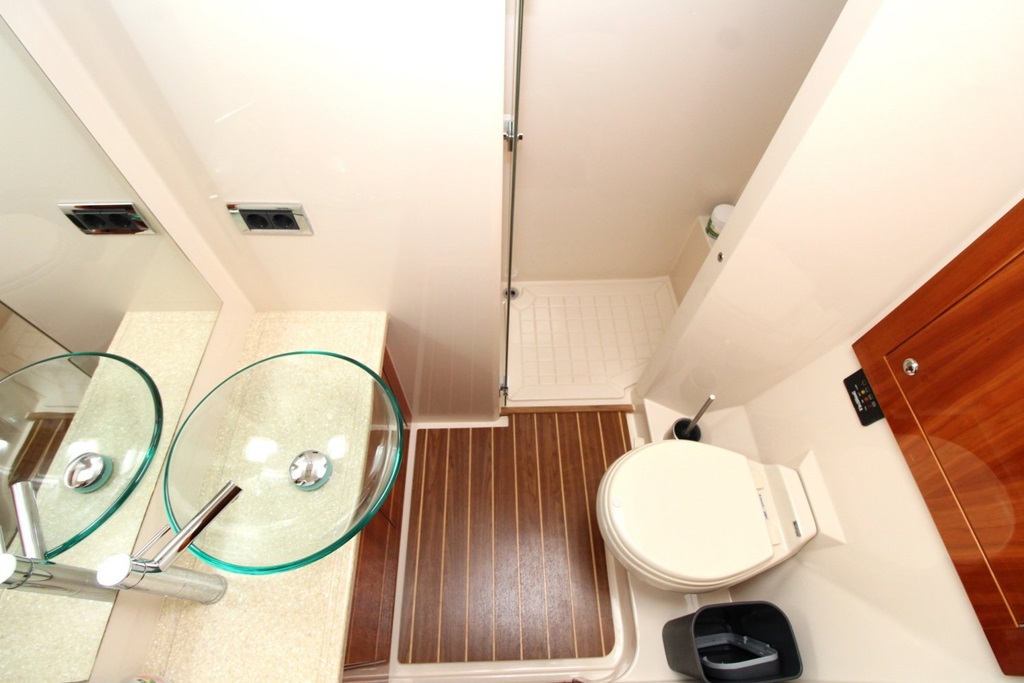 foto: 4 Rivièra 4700 Sport Yacht